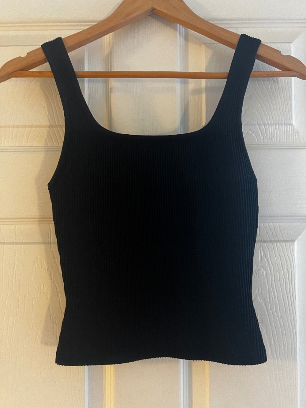 Aritzia Babaton Sculpt Knit Square Neck Tank in black, Size S